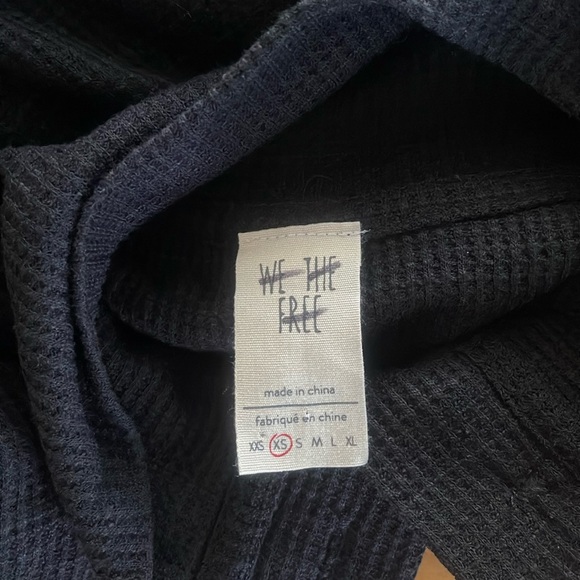 Free people black turtle Henley top XS extra small - Picture 4 of 8